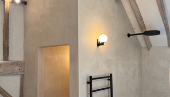 Tadelakt-shower-neautral-tone