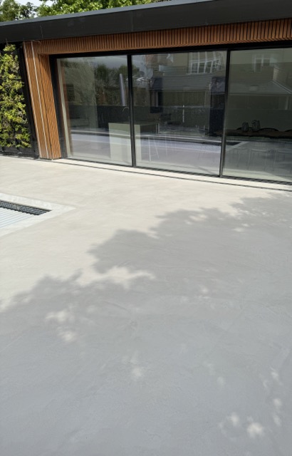 outdoor-pool-microcement-repair-forcrete-london