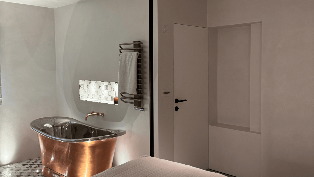 Tadelakt-Installer-Surrey-London-Bespoke-Cloudy-Plaster