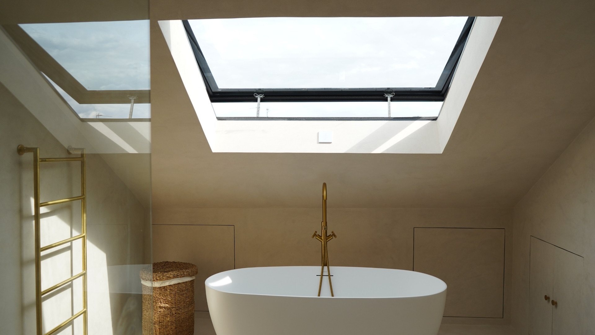 Luxury-of-microcement-installs-by-perfectlyplastered
